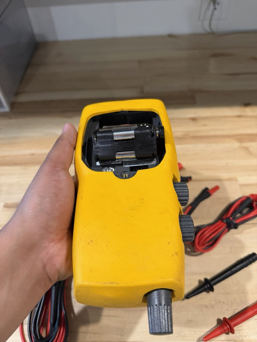 FLUKE 719 PRO 150G ELECTRIC PRESSURE CALIBRATOR W/ ACCESSORIES (SHIPS FREE)