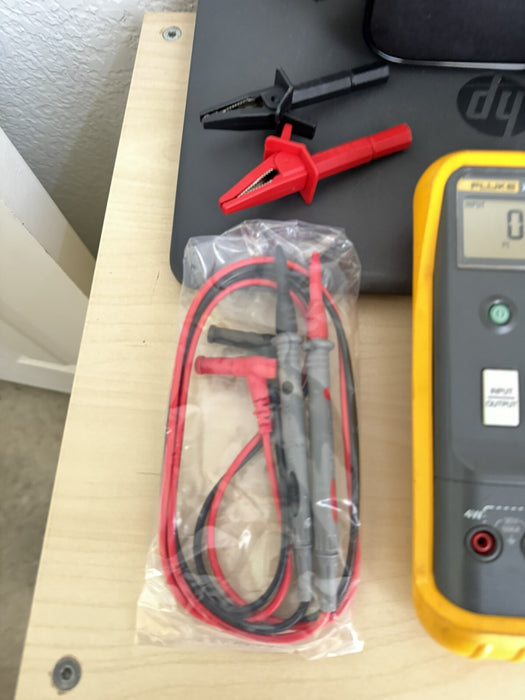 FLUKE 712 RTD PROCESS CALIBRATOR WITH ACCESSORIES & BAG TESTED