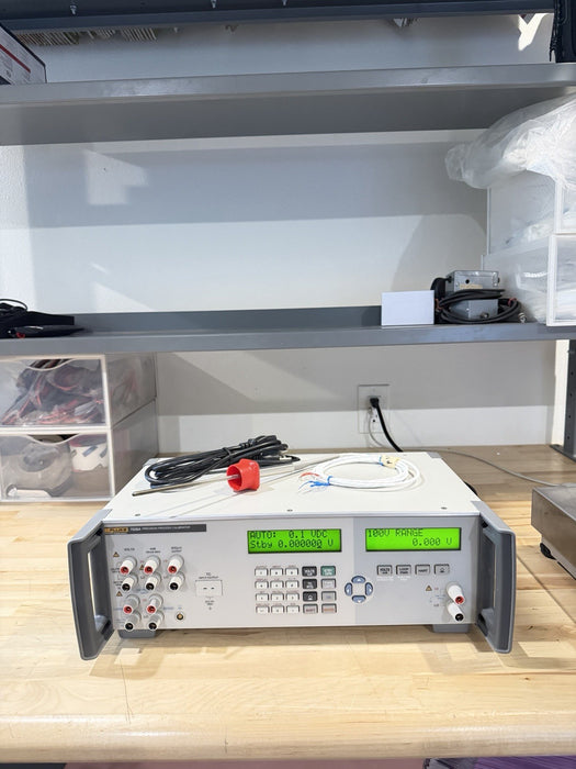 FLUKE 7526A PRECISION PROCESS CALIBRATOR WITH PROBE & CHARGER TESTED