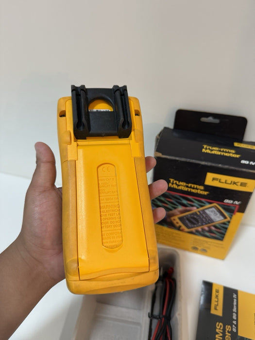 FLUKE 89 IV TRUE RMS DIGITAL MULTIMETER WITH LEADS & MANUALS