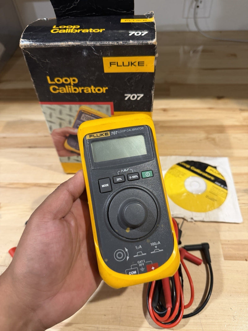 FLUKE 707 LOOP CALIBRATOR WITH ACCESSORIES