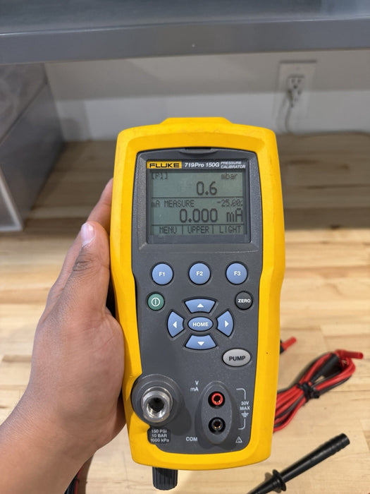 FLUKE 719 PRO 150G ELECTRIC PRESSURE CALIBRATOR W/ ACCESSORIES (SHIPS FREE)