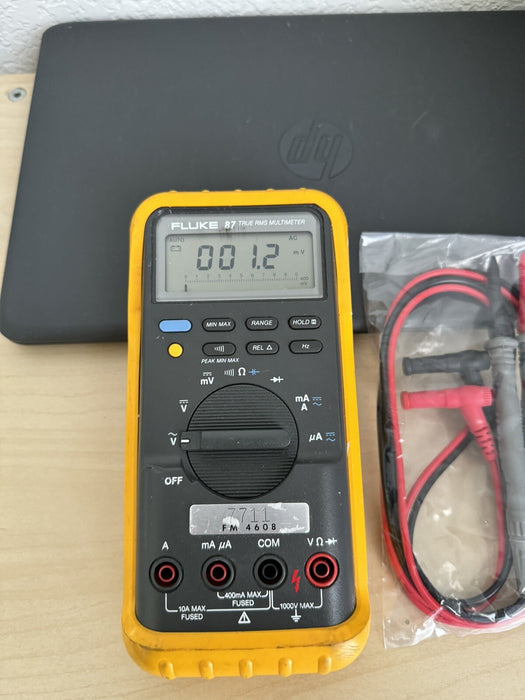 FLUKE 87 TRUE RMS MULTIMETER WITH LEADS