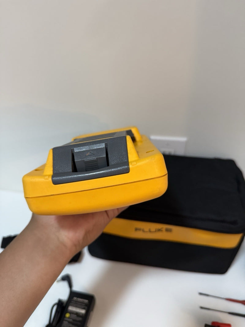 FLUKE 744 PROCESS CALIBRATOR WITH LEAD SET & BAG TESTED