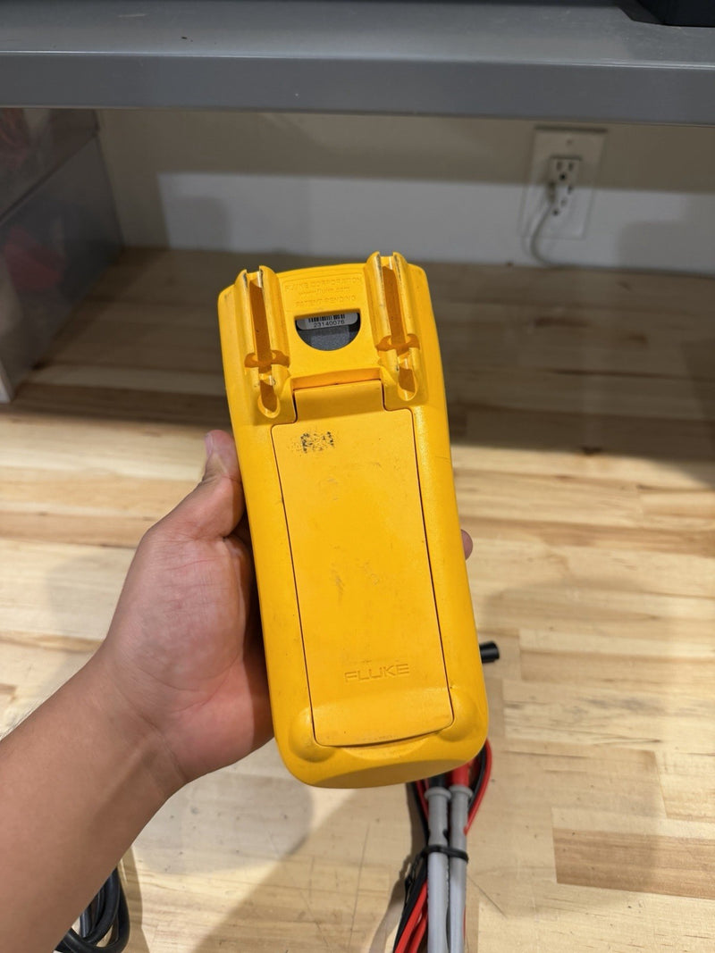 FLUKE 1587 DIGITAL INSULATION TESTER KIT W LEADS - SHIPS FAST