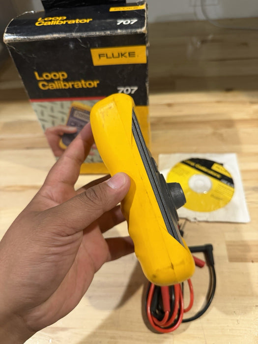 FLUKE 707 LOOP CALIBRATOR WITH ACCESSORIES