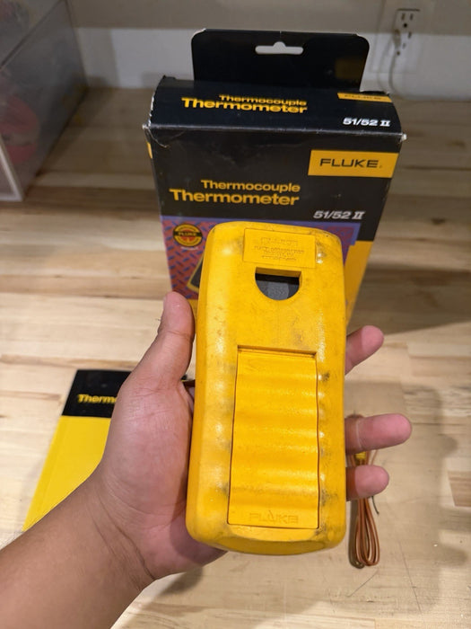 FLUKE 52 II THERMOMETER WITH PROBE CALIBRATED 2026