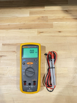 FLUKE 1503 INSULATION TESTER WITH ACCESSORIES & CLIPS