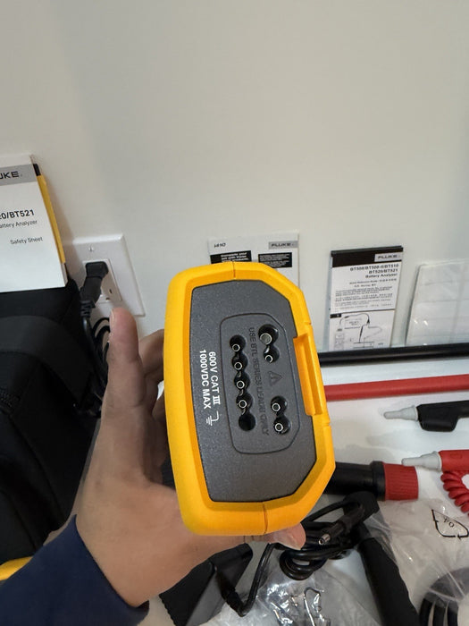 FLUKE BT521 BATTERY ANALYZER KIT W/ACCESSORIES (NEW FACTORY SEALED)CAL 2025/2026