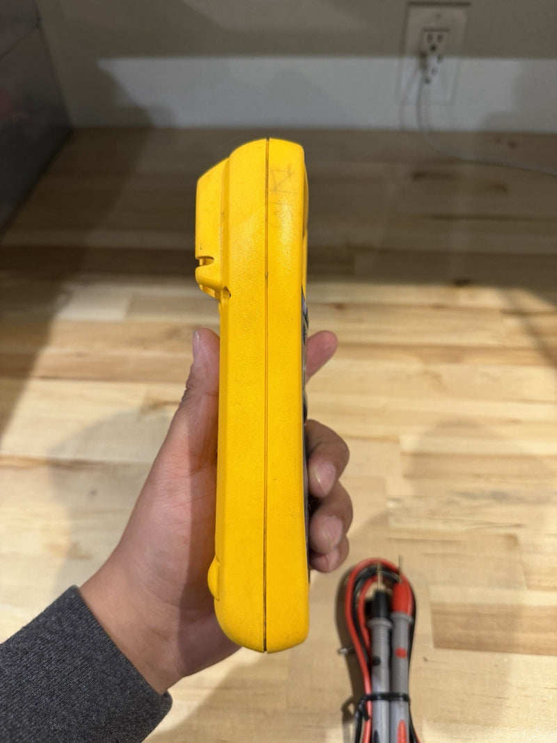FLUKE 179 TRUE RMS MULTIMETER WITH LEADS TESTED