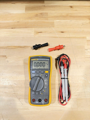 FLUKE 117 TRUE RMS MULTIMETER W/ LEADS & CLIPS - SHIPS FAST