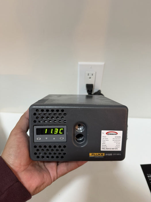 FLUKE 9102S DRY-WELL CALIBRATOR WITH BAG & CHARGER CALIBRATED 2024