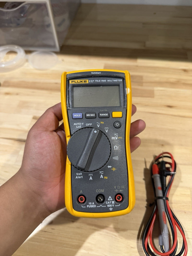 FLUKE 117 TRUE RMS MULTIMETER WITH LEADS & CLIPS TESTED