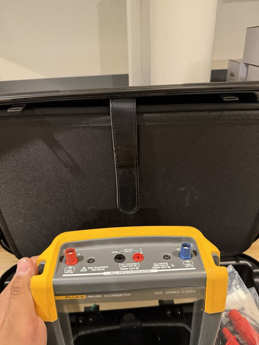 FLUKE 190-202 SCOPEMETER 2CH 200MHZ 2.5GS/S W/ ACCESSORIES (TESTED) SHIPS FREE