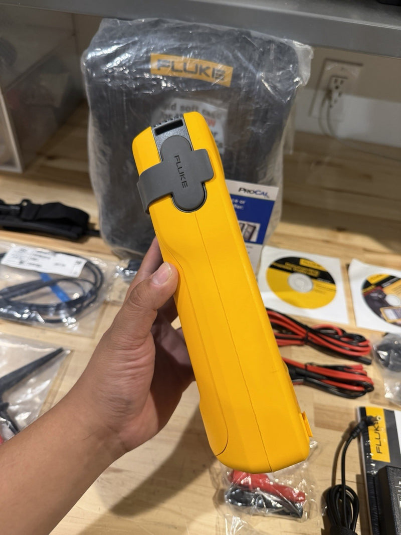 FLUKE 754 DOCUMENTING PROCESS CALIBRATOR W/ ACCESSORIES (NEW) FREE SHIPPING