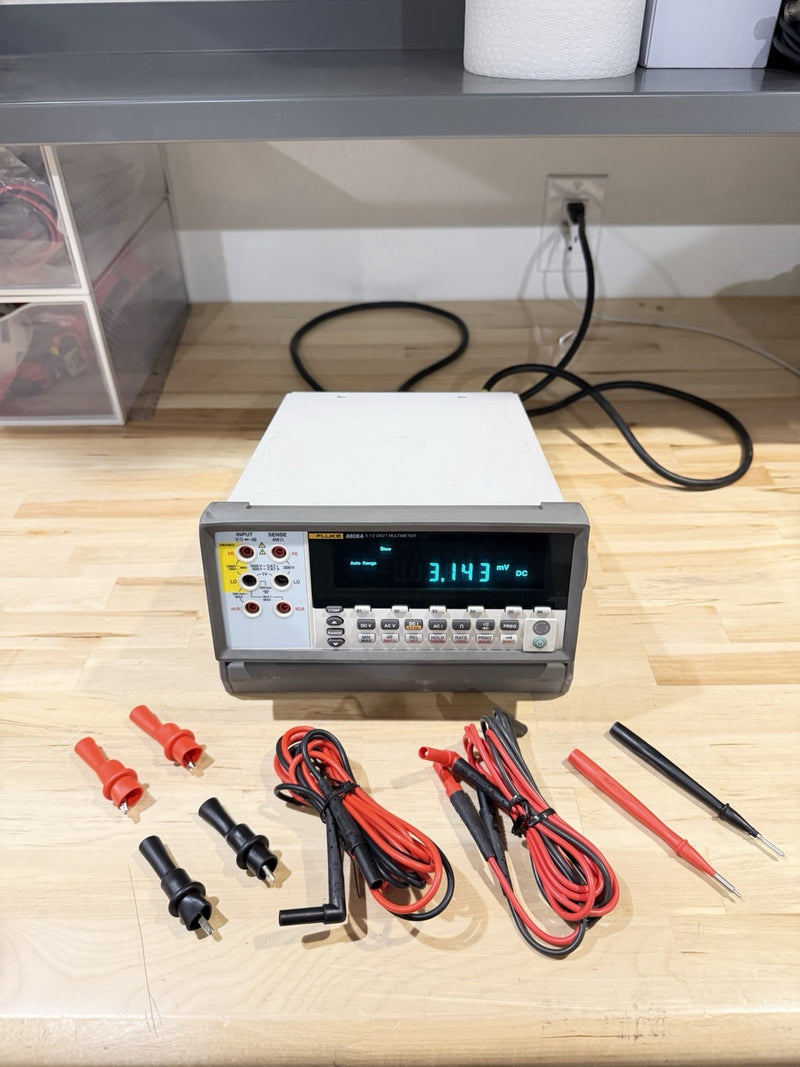 FLUKE 8808A 5.5 DIGITAL MULTIMETER WITH LEADS & CHARGER TESTED