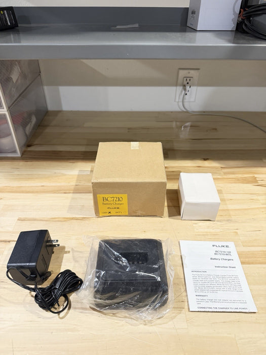 FLUKE BC7210 BATTERY CHARGER