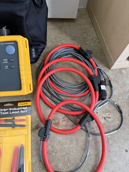 FLUKE 1735 THREE-PHASE POWER LOGGER W/ PROBES & CASE & CHARGER - FREE SHIPPING
