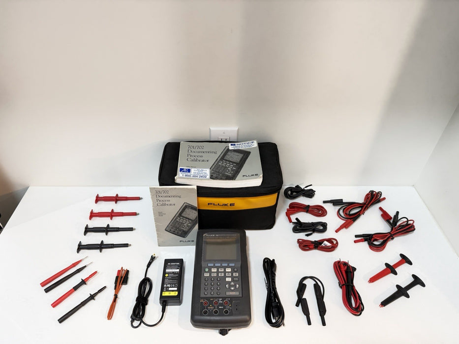 FLUKE 702 DOCUMENTING PROCESS CALIBRATOR WITH ACCESSORIES TESTED