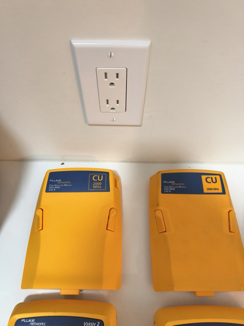 FLUKE NETWORKS DSX2-8000 VERSIV 2 CAT6A CAT8 LAN CABLE CERTIFIER TESTER DSX-8000