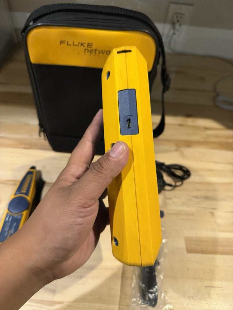 FLUKE NETWORKS LIQ-100 LINKIQ KIT CABLE & NETWORK TESTER W ACCESSORIES