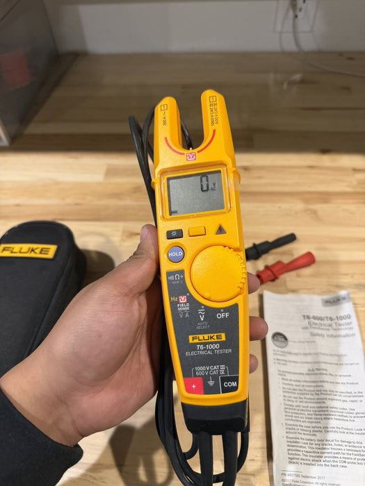 FLUKE T6-1000 ELECTRICAL TESTER WITH BAG & CLIPS TESTED