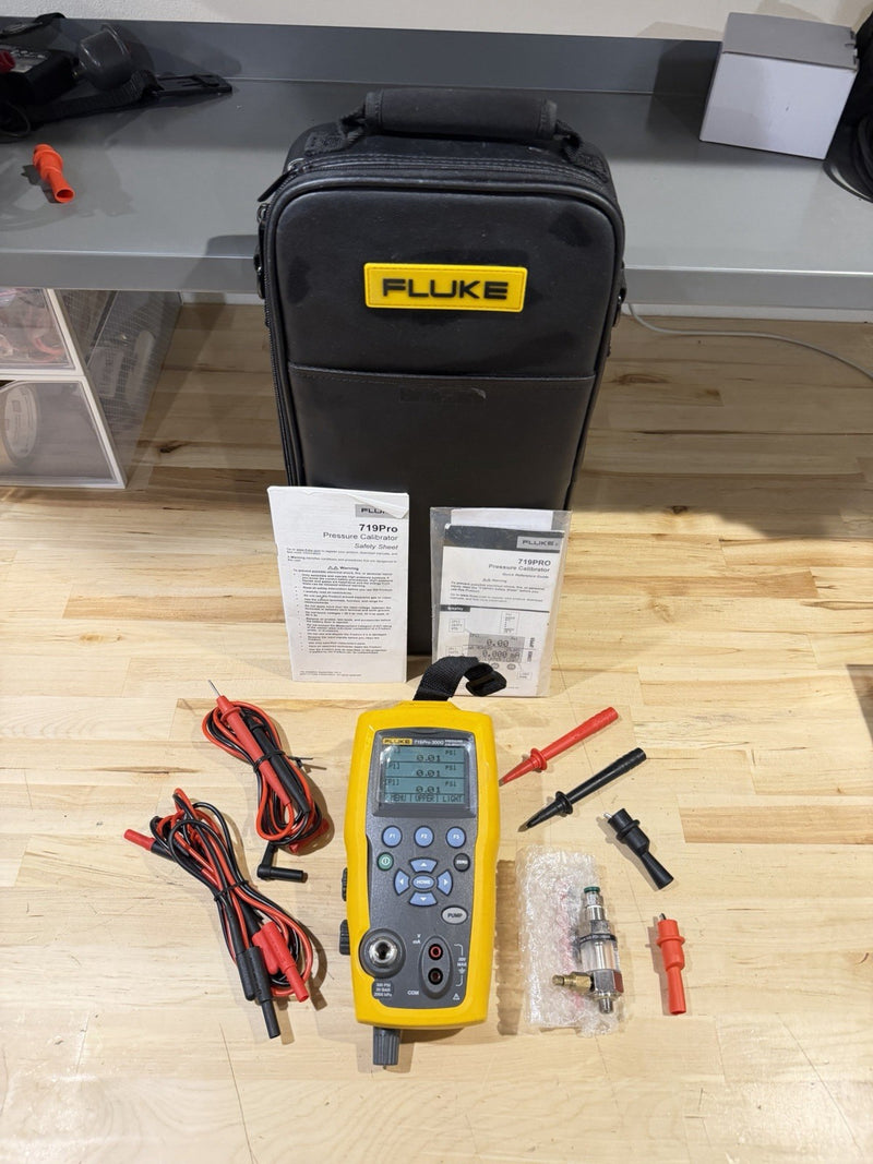 FLUKE 719 PRO 300G ELECTRIC PRESSURE CALIBRATOR W/ ACCESSORIES (SHIPS FREE)