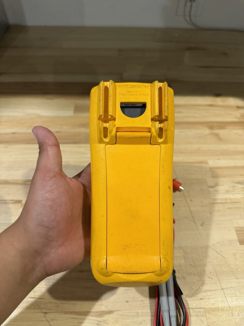 FLUKE 1507 INSULATION MULTIMETER W/ LEADS & CLIPS - SHIPS FAST