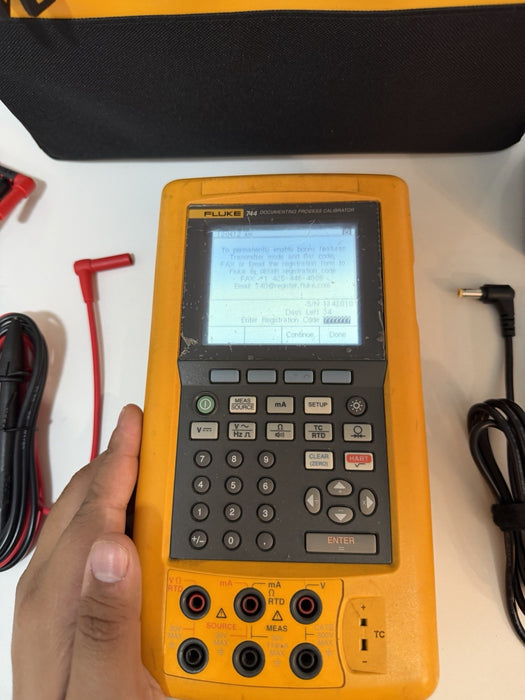 FLUKE 744 DOCUMENTING PRCESS CALIBRATOR WITH LEADS & CHARGER TESTED