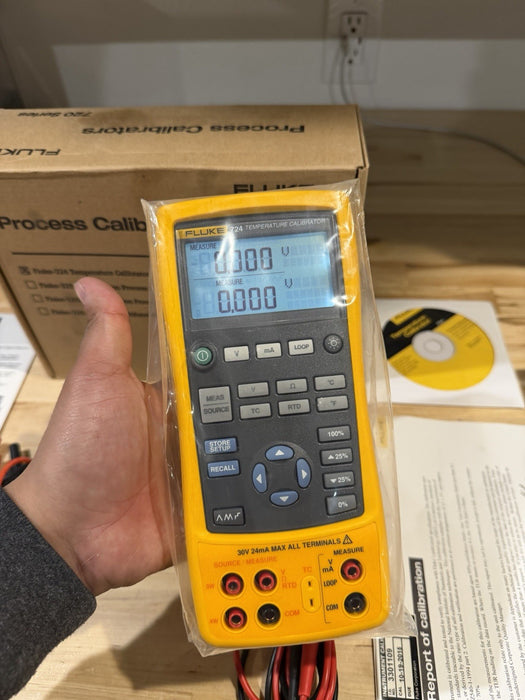 FLUKE 724 TEMPERATURE CALIBRATOR METER / NEW SEALED - FREE SHIPPING (TESTED) NEW