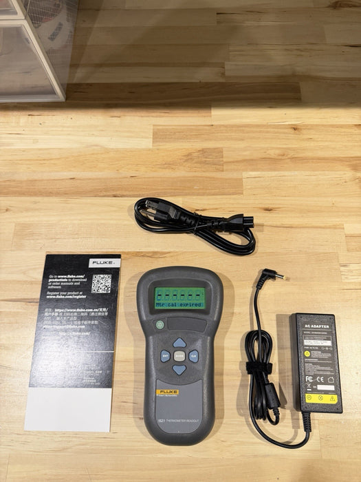 FLUKE HART SCIENTIFIC 1521 THERMOMETER READOUT W/ CHARGER/TESTED -MISSING COVER