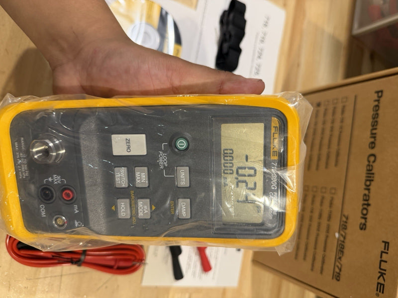 FLUKE 718 300G PRESSURE CALIBRATOR (NEW FACTORY SEALED) FREE SHIPPING