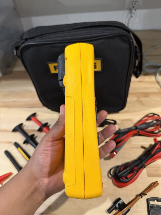 FLUKE 789 PROCESS METER W/ ACCESSORIES (TESTED) EXCELLENT CONDITION