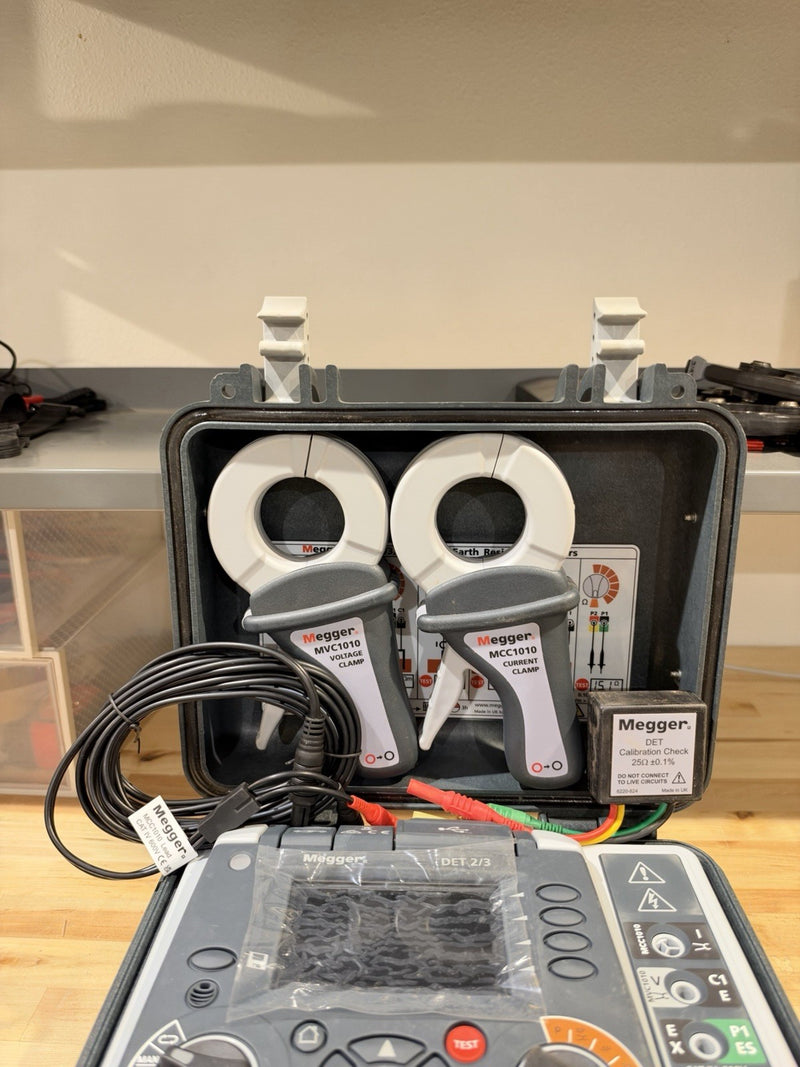 MEGGER DET2/3 GROUND TESTER W/ MCC1010 & MVC1010 CLAMP & LEDS -TESTED SHIPS FAST