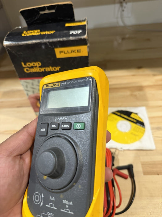 FLUKE 707 LOOP CALIBRATOR WITH ACCESSORIES