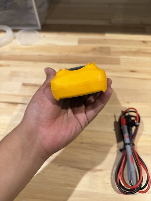 FLUKE 117 TRUE RMS MULTIMETER W/LEADS & CLIPS (TESTED) SHIPS FAST