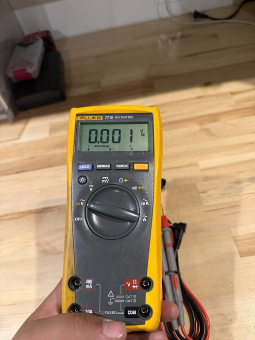 FLUKE 77-IV MULTIMETER W / LEAD SET & CLIPS - SHIPS FAST (TESTED)