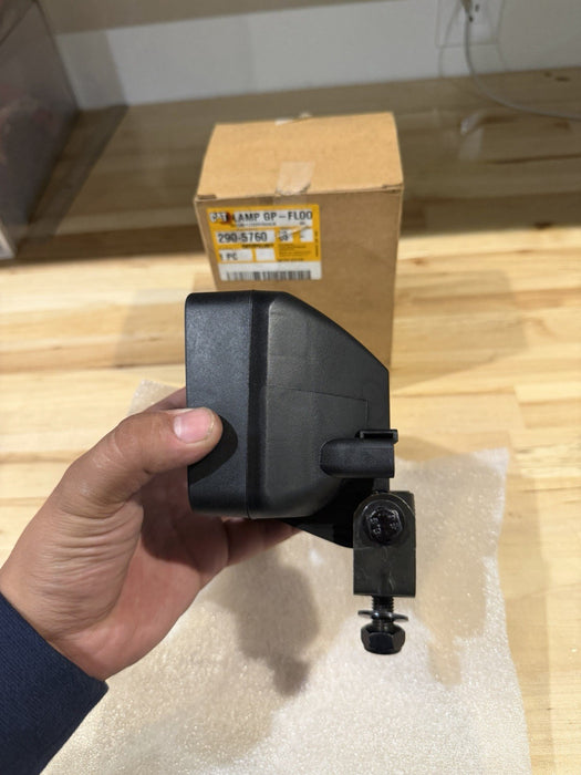 CAT 290-5760 MOUNTED FLOOD LAMP (NEW SEALED) - GENUINE OEM / SHIPS FAST