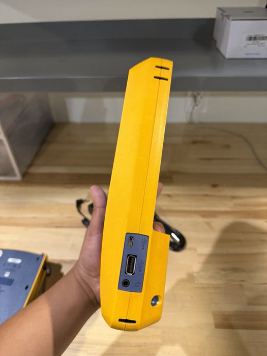 FLUKE NETWORKS VERSIV MAINFRAME & REMOTE WITH CHARGER