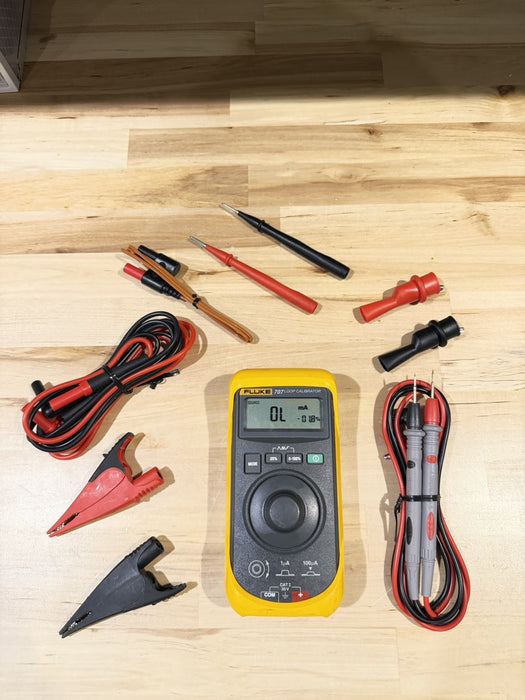 FLUKE 707 LOOP CALIBRATOR WITH LEADS & ACCESSORIES