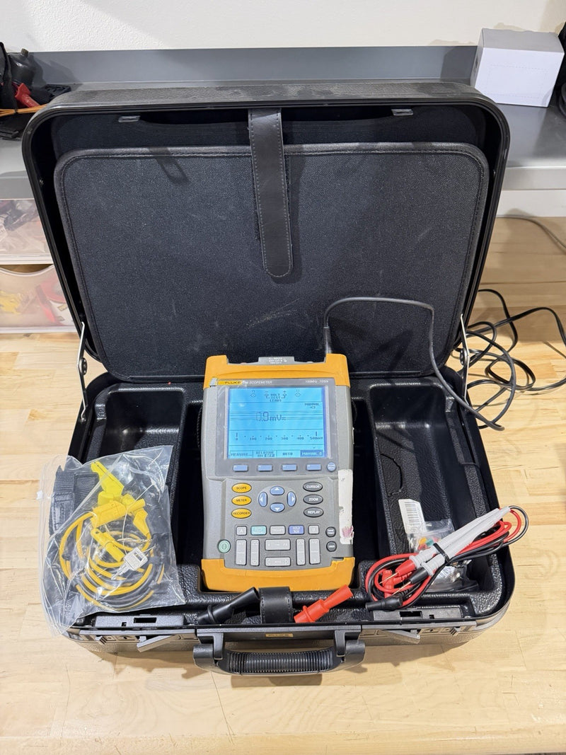 FLIKE 196 100MHZ 1GS/s SCOPEMETER COLOR W/ ACCESSORIES (TESTED) SHIPS FAST -READ