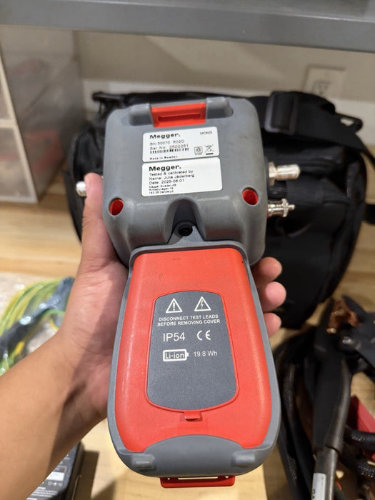 MEGGER MOM3 HANDHELD MICRO-OHMMETER 300A KIT CALIBRATED 2025 TESTED