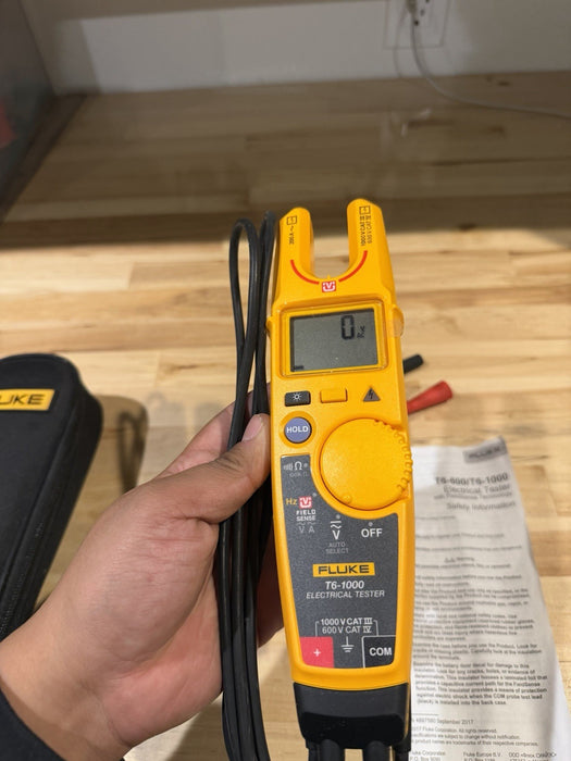 FLUKE T6-1000 ELECTRICAL TESTER W/ BAG & CLIPS (TESTED) SHIPS FAST