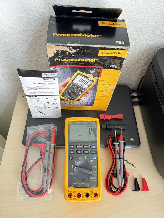 FLUKE 789 PROCESS METER WITH LEADS & CLIPS