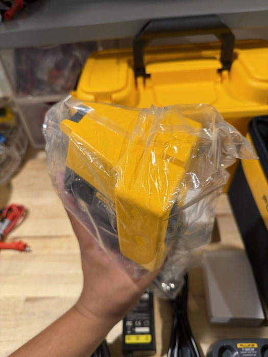 FLUKE TIR27 THERMAL IMAGER KIT 60HZ W/ BATTERIES & CHARGER (TESTED) RARE
