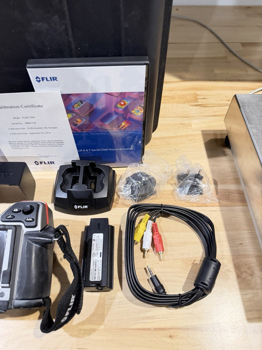 FLIR T300 THERMAL IMAGING INFRARED CAMERA W/ ACCESSORIES (TESTED) FREE SHIPPING