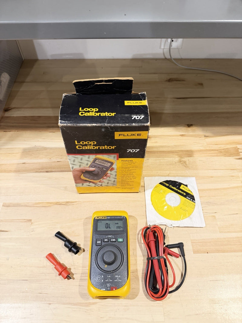 FLUKE 707 LOOP CALIBRATOR WITH ACCESSORIES