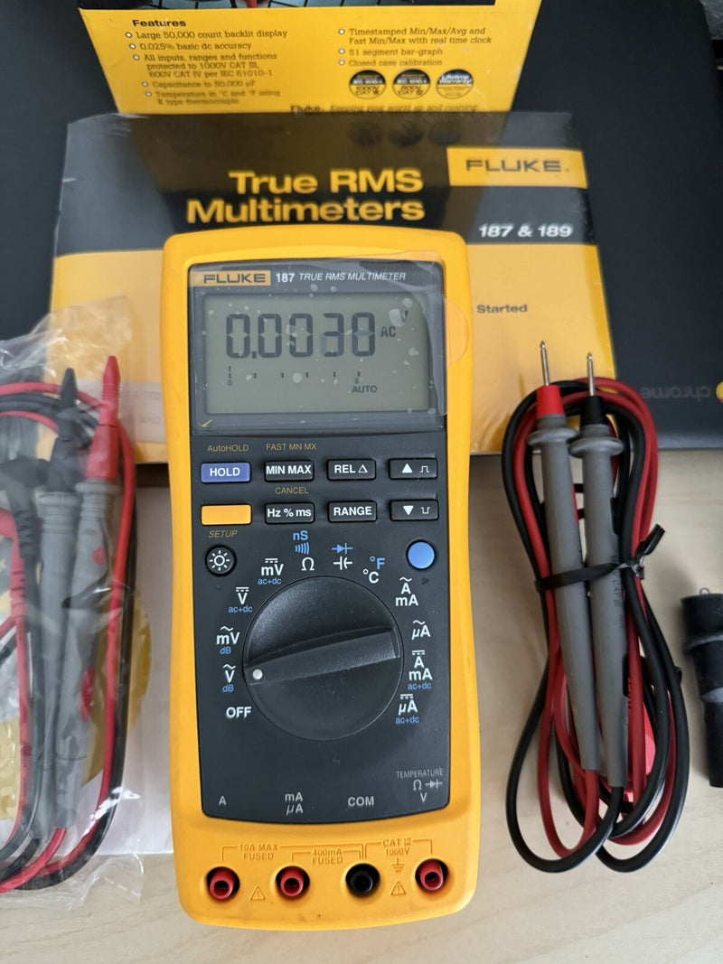 FLUKE 187 TRUE RMS MULTI METER WITH LEADS & CALIBRATION CERTIFICATE-