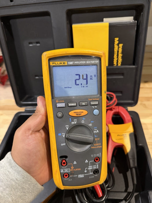 FLUKE 1587 DIGITAL INSULATION TESTER KIT W ACCESSORIES & LEADS - SHIPS FAST