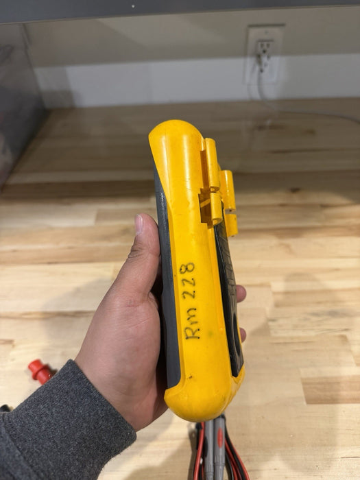 FLUKE 87 TRUE RMS MULTIMETER W/LEADS & CLIPS - SHIPS FAST